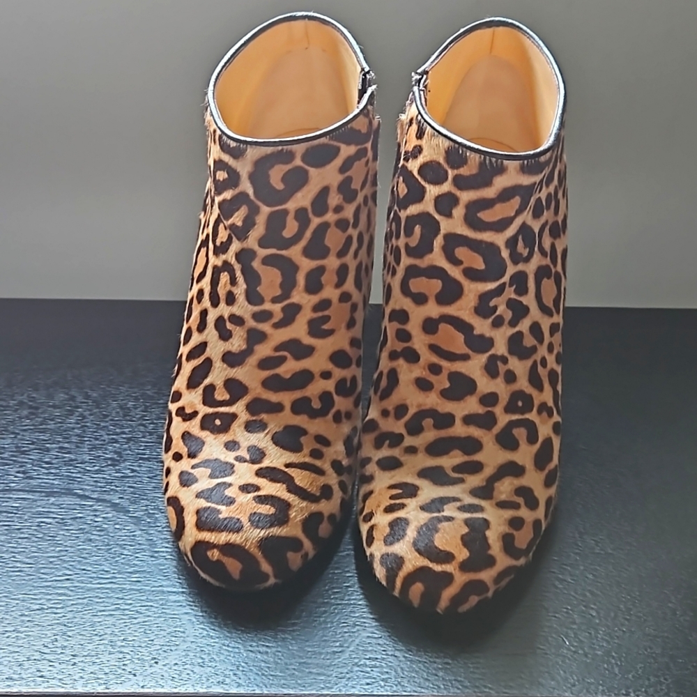 Beautiful animal print CL booties